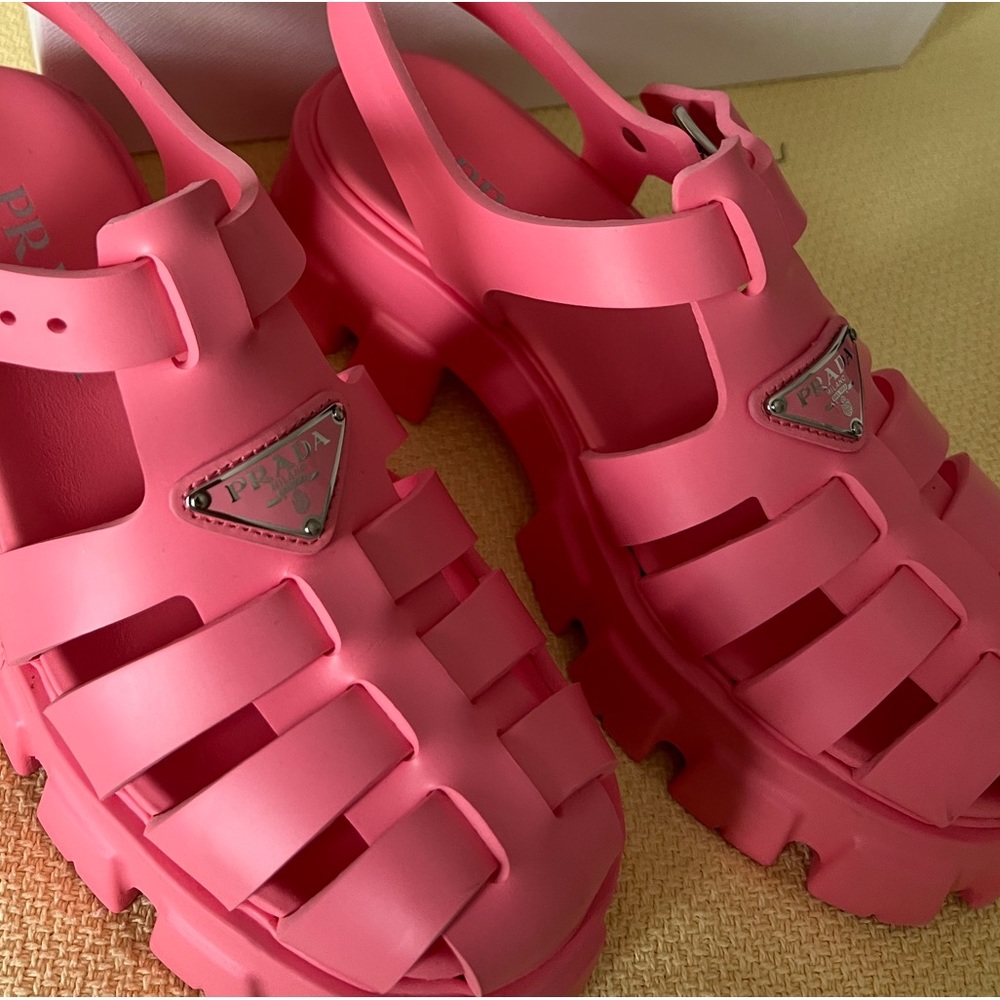 PRADA Foam rubber sandals, color rare to find...
Authentic